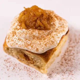 Cinnamon Roll Pomme Canelle