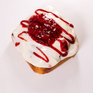 Cinnamon Roll Framboise