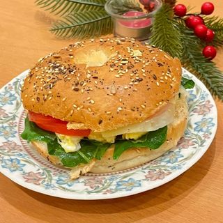 Bagel oeufs epinards