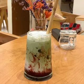 Iced strawberry matcha