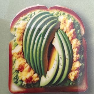 Toast avocat et oeufs brouilles