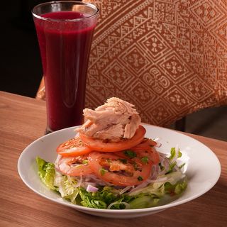 Salade tomates oignons thon