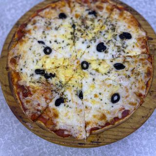 Medium pizza margherita