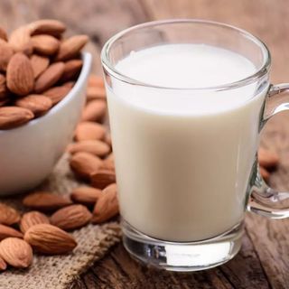 lait au amandes ( حليب باللوز )