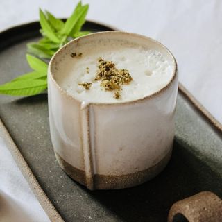 Lait chaud verveine (حليب باللويزة)