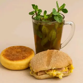 Khbiza omelette luncheon +harcha+ thé à la menthe