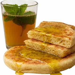 Matlouaa complet madhouna au l'huile d'olive +thé à la menthe