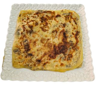 مسمنة عامرة بالزيتون والزعتر