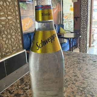 Schweppes tonic