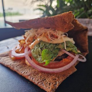 Crêpe Burger double Steaks, Accompagné de son Coleslaw Maison