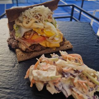 Crêpe Burger Triple Steaks, Accompagné de son Coleslaw Maison