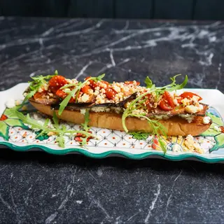 BRUSCHETTA AUX TOMATES CONFITES AUBERGINES ET RICOTTA