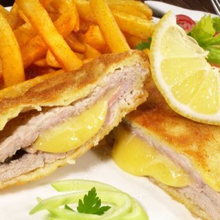 Plat de cordon bleu + frites 
