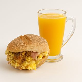 Mhiricha omelette luncheon fromage rouge + jus d'orange