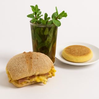 Mhiricha omelette luncheon + Harcha + Thé