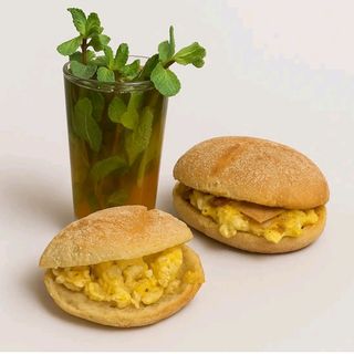 Mhiricha omelette luncheon + Mhiricha omelette fromage rouge +Thé