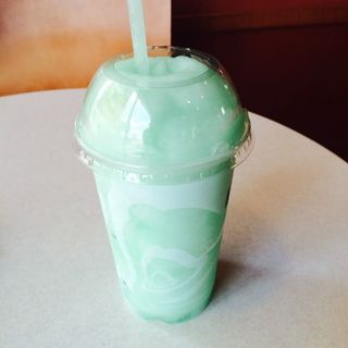 Lait au sirop à la menthe 