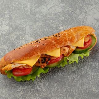 Sandwich Poulet ( Servi avec frites)