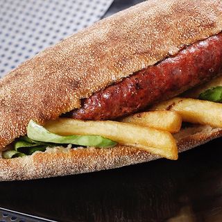 Sandwich Saucisses (Servi avec frites)