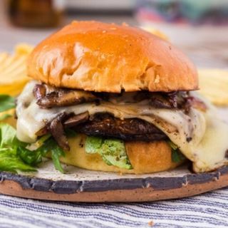 Burger L9ess (Servi avec frites)