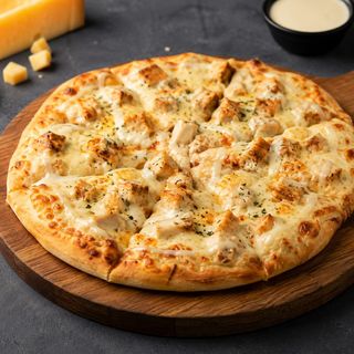 Cheesy chicken pizza