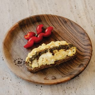 Scrambled beldi-egg toast