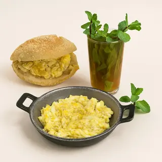 Mhiricha omelette fromage rouge + Mkila omelette + Thé