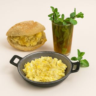 Mhiricha omelette fromage rouge + Mkila omelette + Thé