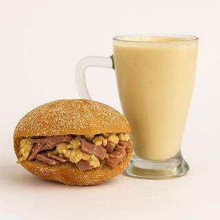 Mhiricha omelette luncheon fromage rouge + Jus Banane