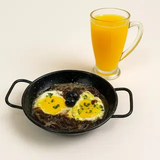 Mkila omeletee Khelii + Jus d'orange