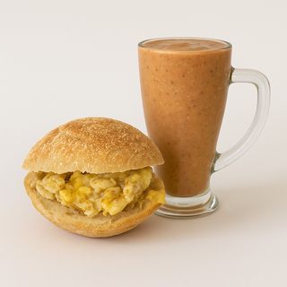 Mkila omelette luncheon + Jus d'avocat fruits secs