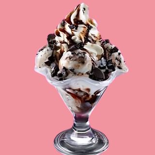 COOKIES & CREAM SUNDAE