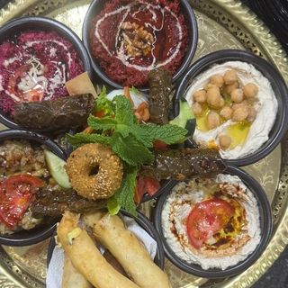 طقم مقبلات كبير