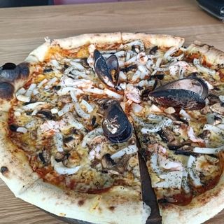 Pizza Aux Fruits De Mer 26cm