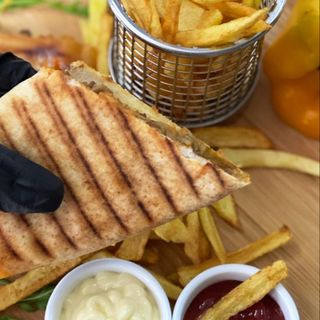 Panini viande hachée avec frites