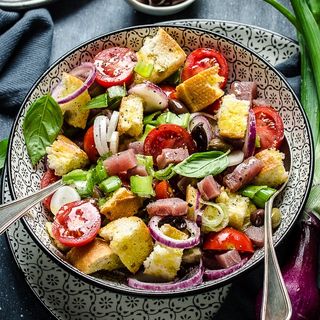 Insalate panzanella al tonno
