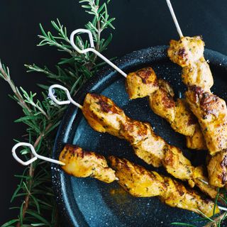 Brochettes de dinde sur feu de bois 