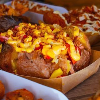 Batata asada fruit de mer