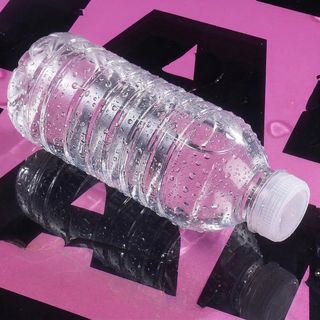 Eau plate