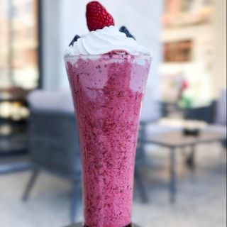 Milk shake fruit rouge
