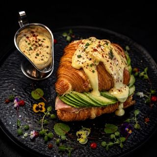 CROISSANT AVOCADO