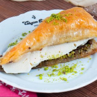  BAKLAVA AVEC DE LA GLACE