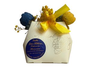 Paquet de deux fleurs en chocolat noir et ganache amande pour offrir pour Saint valetin