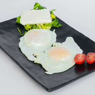 2 oeufs au plat ( beldi )