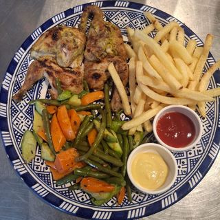 Coquelet Grillé – Garniture Maison