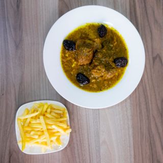 لحم بالبرقوق 