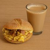 Mhiricha omelette luncheon fromage rouge + Café Au Lait