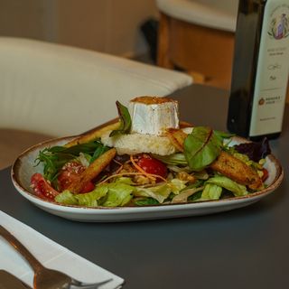 Salade de chèvre chaud