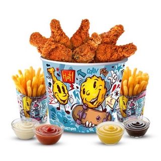 30 Hot Wings & 2 Frites & 4 Sauces Au Choix