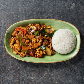 2-Wok-fried chicken with cashew nuts 